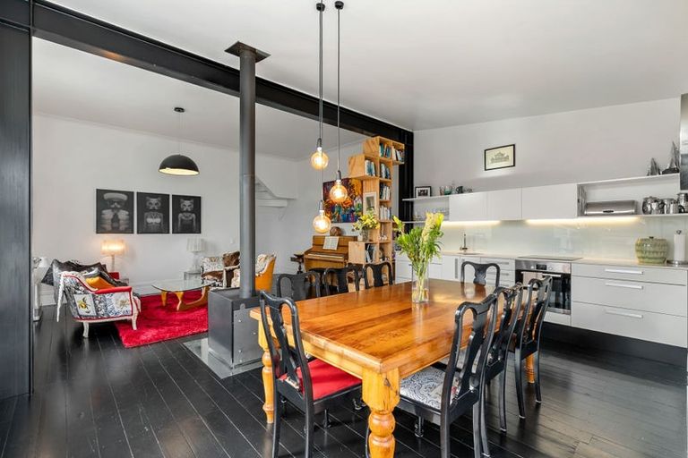 Photo of property in 66 Roxburgh Street, Mount Victoria, Wellington, 6011