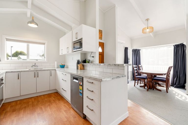 Photo of property in 14 Purcell Place, Melville, Hamilton, 3206