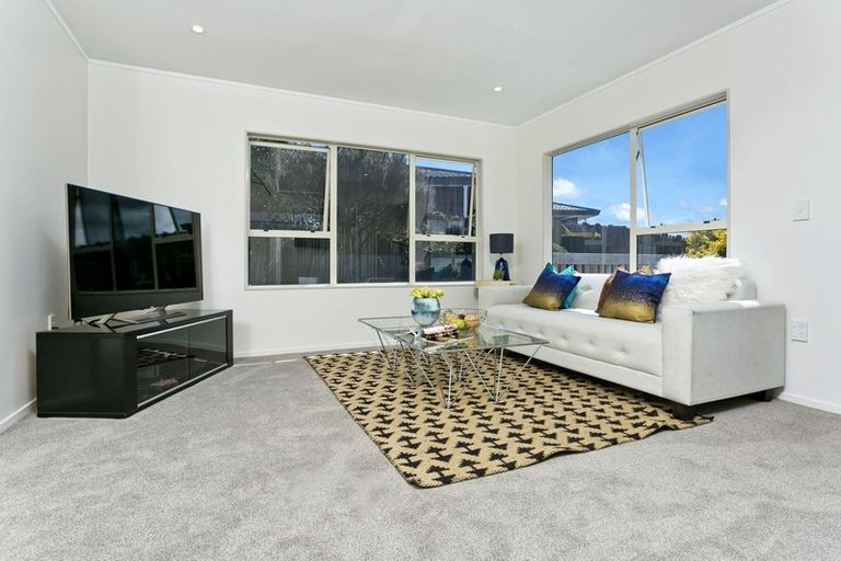 Photo of property in 10 Owl Court, Unsworth Heights, Auckland, 0632