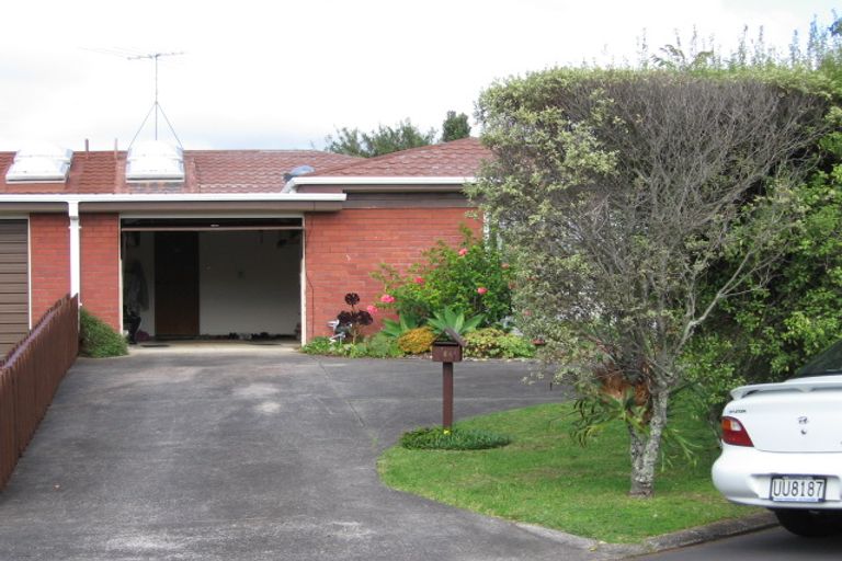 Photo of property in 8b Levaut Place, Half Moon Bay, Auckland, 2012