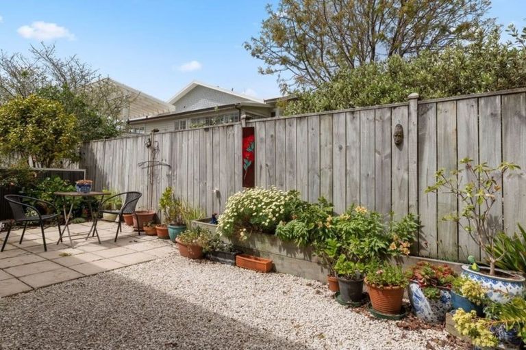 Photo of property in 1/126a Vauxhall Road, Narrow Neck, Auckland, 0624