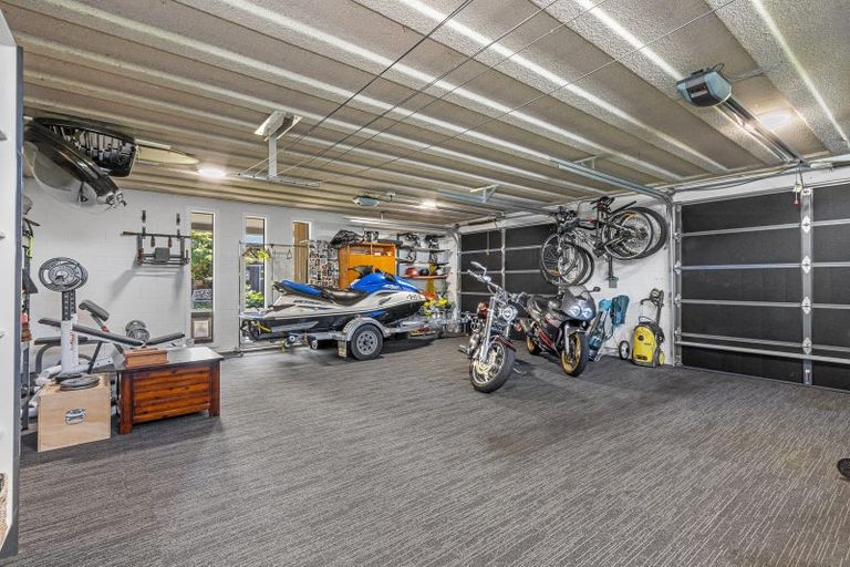 Photo of property in 19 Abbotts Place, Avonhead, Christchurch, 8042