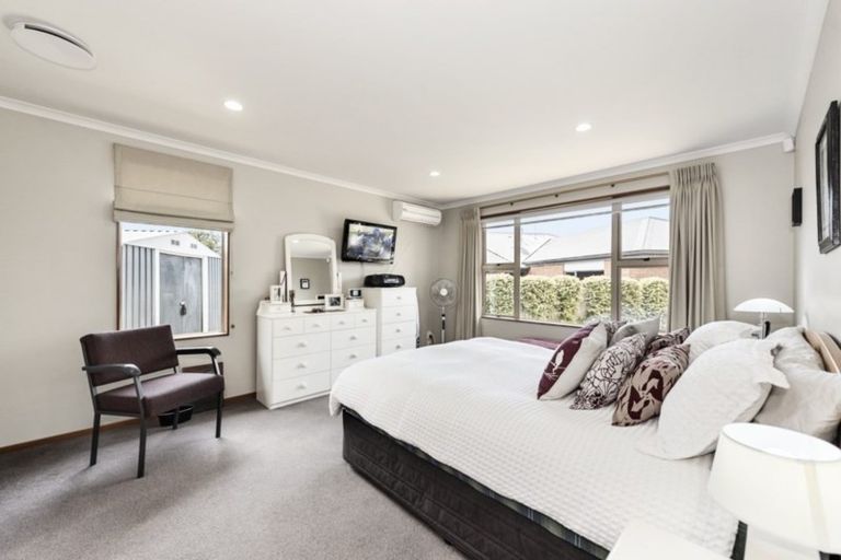 Photo of property in 18 Gibbston Close, Huntington, Hamilton, 3210