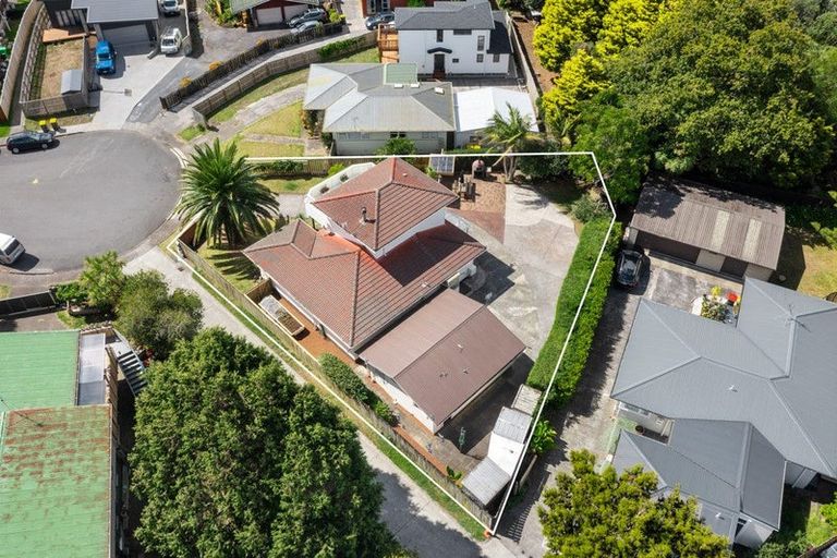 Photo of property in 43 Rewarewa Road, Te Atatu Peninsula, Auckland, 0610