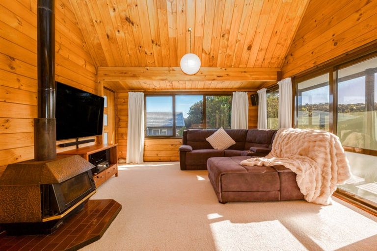 Photo of property in 90 Discovery Drive, Whitby, Porirua, 5024