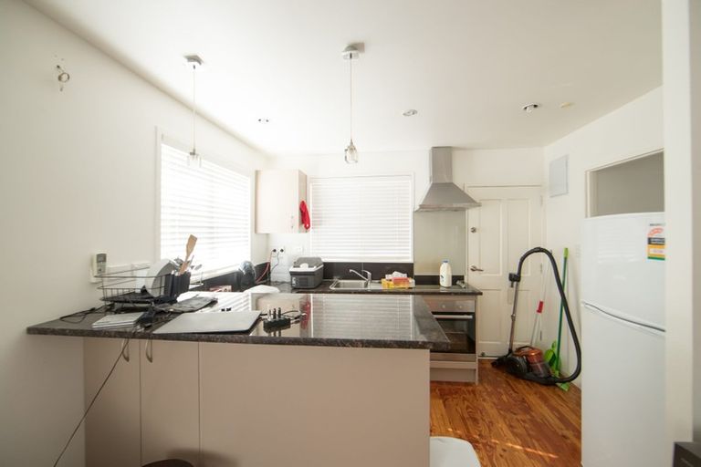 Photo of property in 2/70 Hogans Road, Glenfield, Auckland, 0629