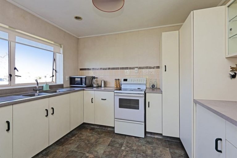 Photo of property in 34 Avondale Road, Taradale, Napier, 4112
