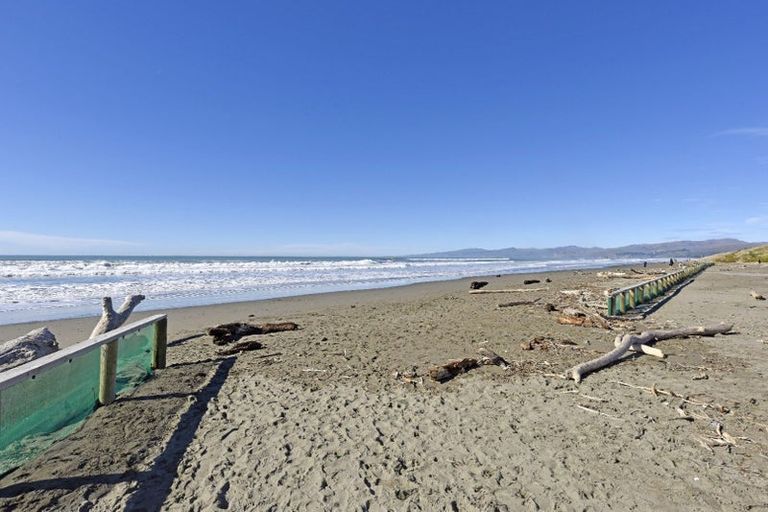 Photo of property in 74 Marine Parade, North New Brighton, Christchurch, 8083