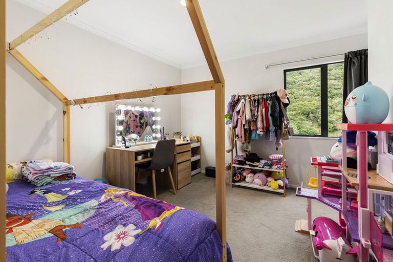 Photo of property in 2/19 Onslow Road, Khandallah, Wellington, 6035