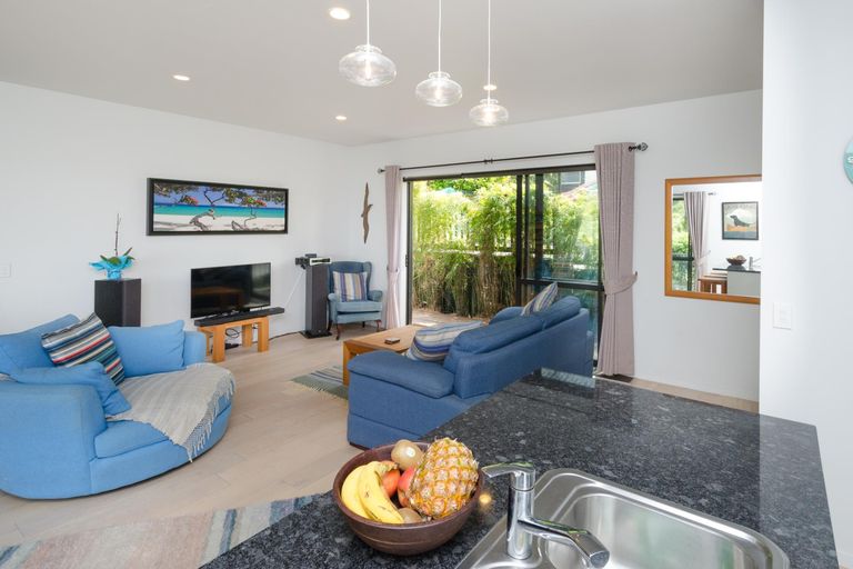 Photo of property in 24 Edgerton Road, Te Atatu Peninsula, Auckland, 0610