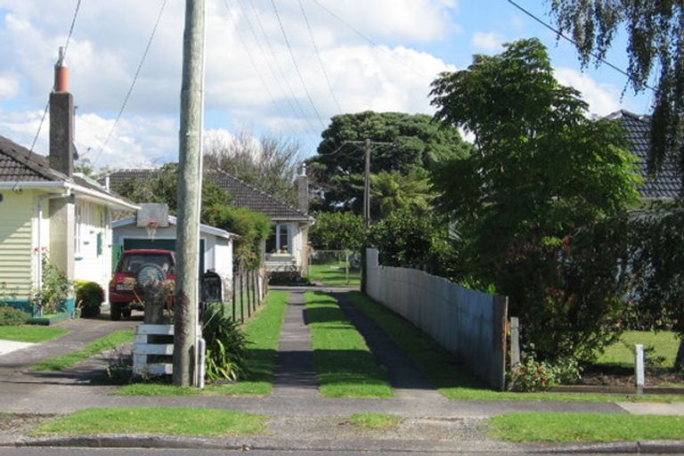 Photo of property in 63 Beach Road, Te Atatu Peninsula, Auckland, 0610