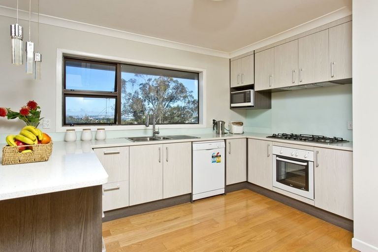 Photo of property in 1/24 Martin Crescent, Northcote, Auckland, 0627