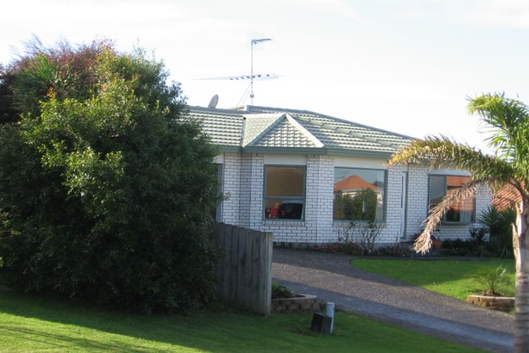 Photo of property in 4 Kath Hopper Drive, Orewa, 0931