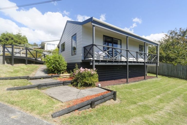 Photo of property in 9 Duncan Avenue, Te Atatu South, Auckland, 0610