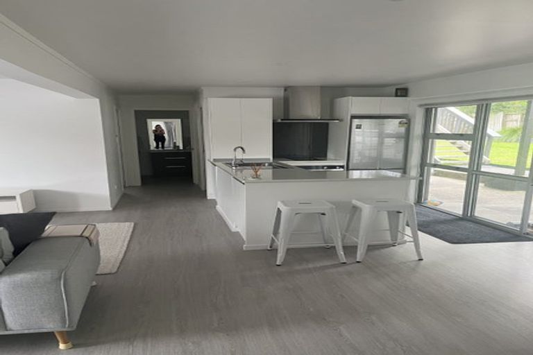 Photo of property in 16 Thorburn Avenue, Red Beach, 0932