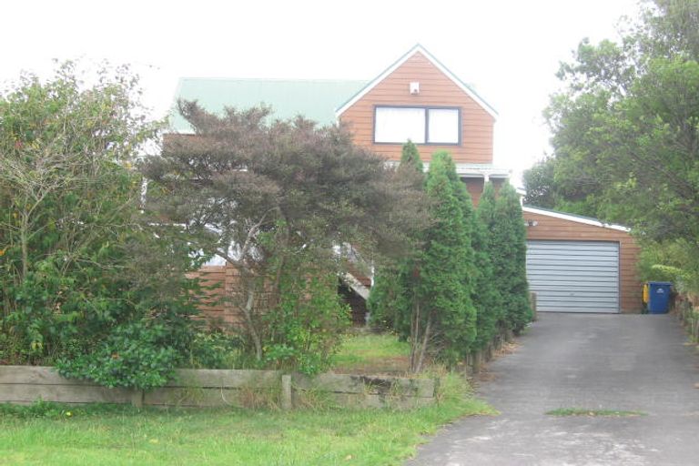 Photo of property in 19 Atlantis Place, Totara Vale, Auckland, 0629