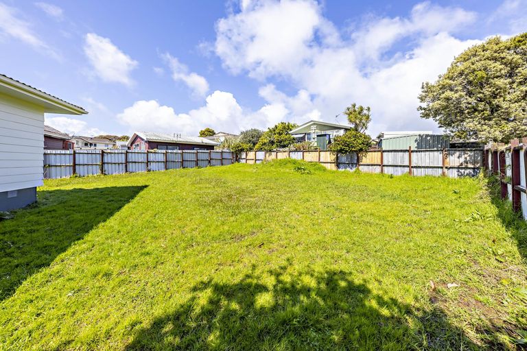 Photo of property in 3 Bundena Place, Clendon Park, Auckland, 2103