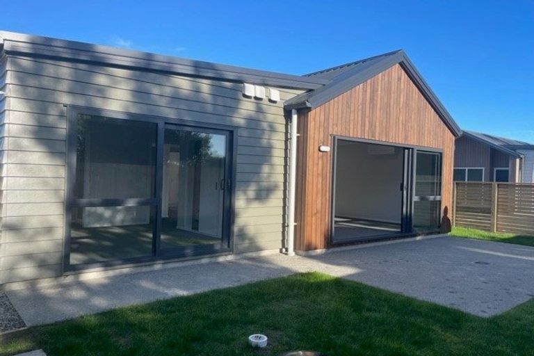 Photo of property in 24 Koru Loop, Paraparaumu, 5032