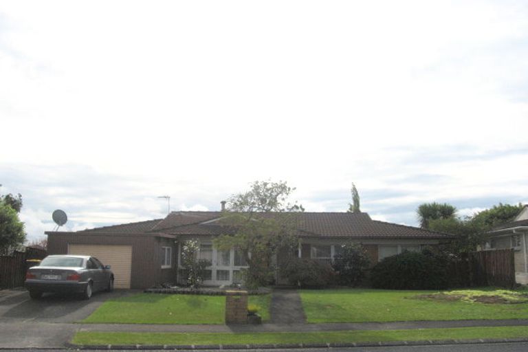 Photo of property in 45 Tupaki Place, Pakuranga Heights, Auckland, 2010