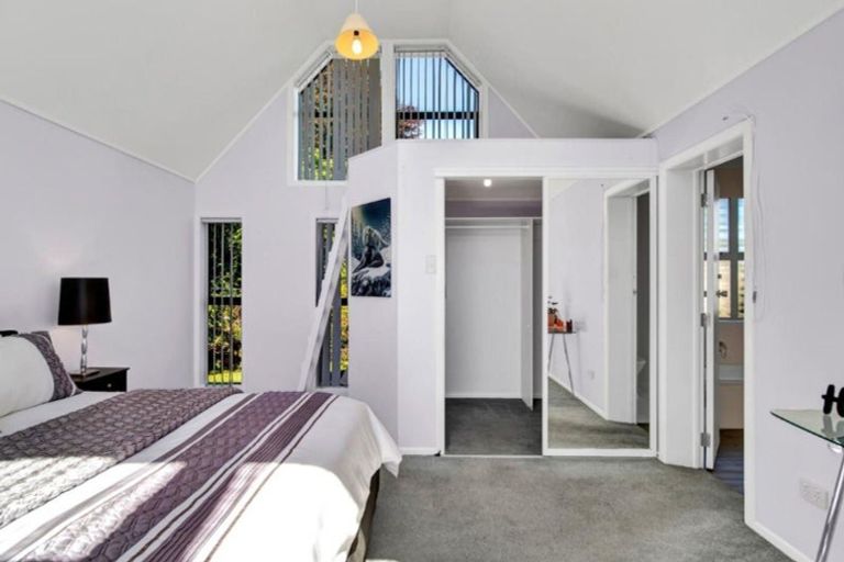 Photo of property in 9 Kennedy Place, Merrilands, New Plymouth, 4312