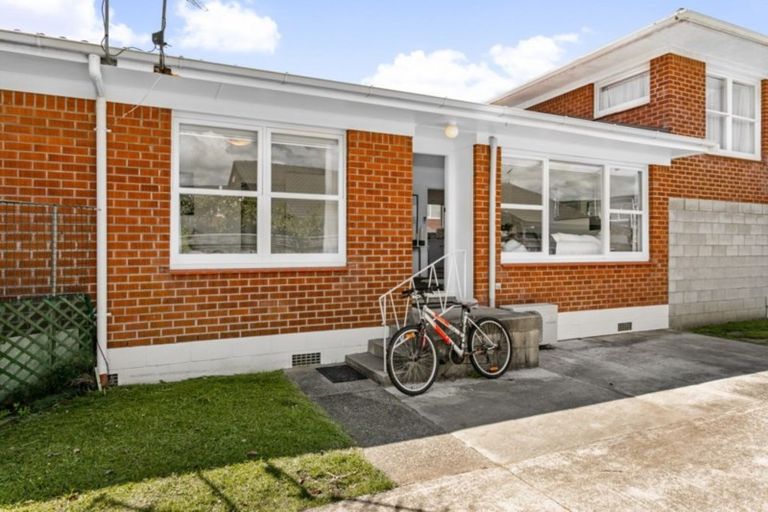 Photo of property in 3/24 Inverness Road, Browns Bay, Auckland, 0630