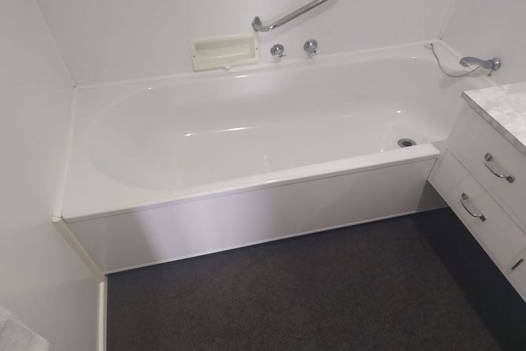 Photo of property in 5 Evelyn Place, Welbourn, New Plymouth, 4310