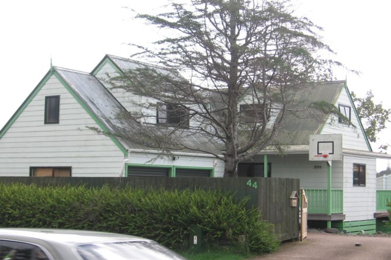 Photo of property in 44 Edmonton Road, Henderson, Auckland, 0612
