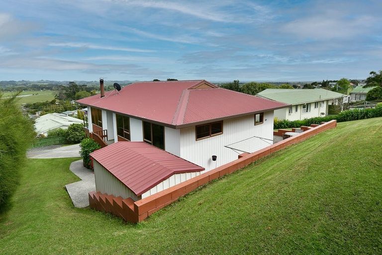 Photo of property in 16 Kaipara Crescent, Helensville, 0800