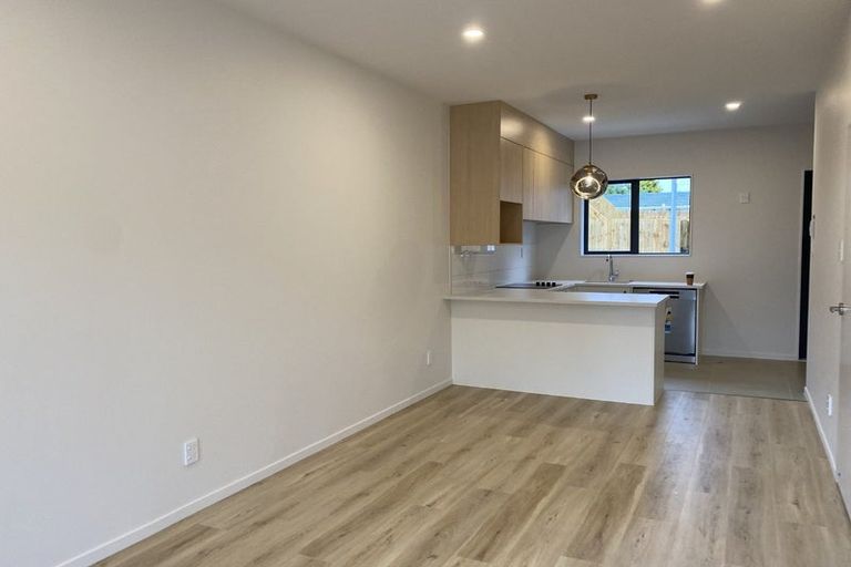 Photo of property in 27 Paetai Lane, Te Atatu Peninsula, 0610