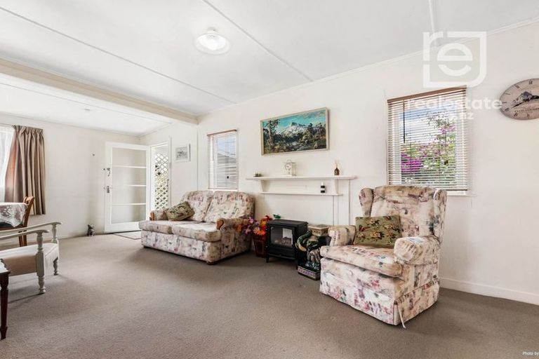 Photo of property in 49 Roberts Road, Te Atatu South, Auckland, 0610