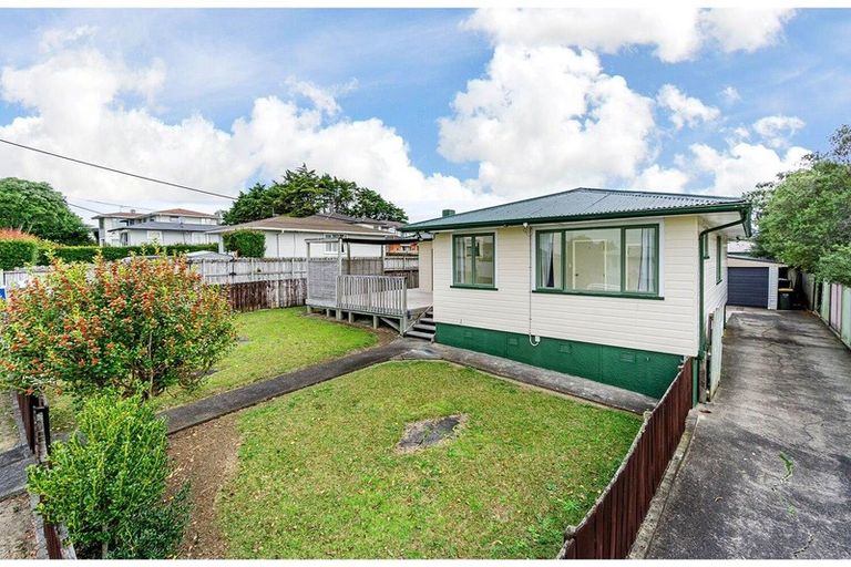 Photo of property in 26 Geordie Street, Henderson, Auckland, 0612