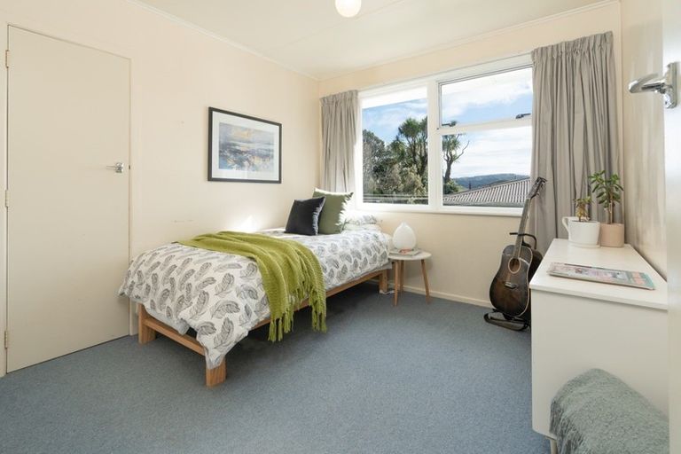 Photo of property in 15 Mark Avenue, Paparangi, Wellington, 6037