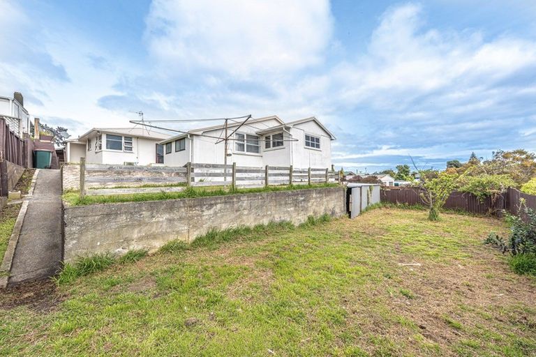 Photo of property in 27 Kowhai Street, Castlecliff, Whanganui, 4501