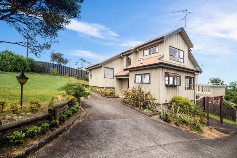 Photo of property in 386 Glenfield Road, Glenfield, Auckland, 0629