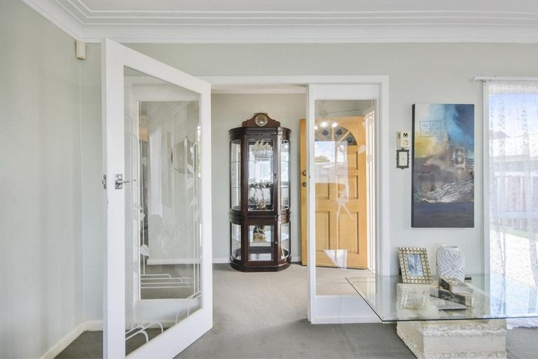 Photo of property in 20 Peachgrove Road, Te Atatu Peninsula, Auckland, 0610