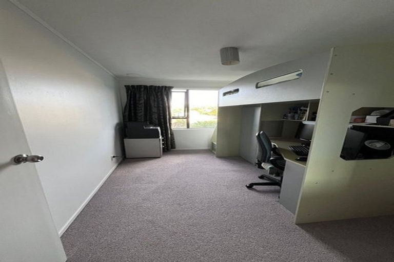 Photo of property in 11 Te Kiteroa Grove, Churton Park, Wellington, 6037