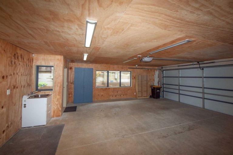 Photo of property in 20 Wantwood Grove, Churton Park, Wellington, 6037