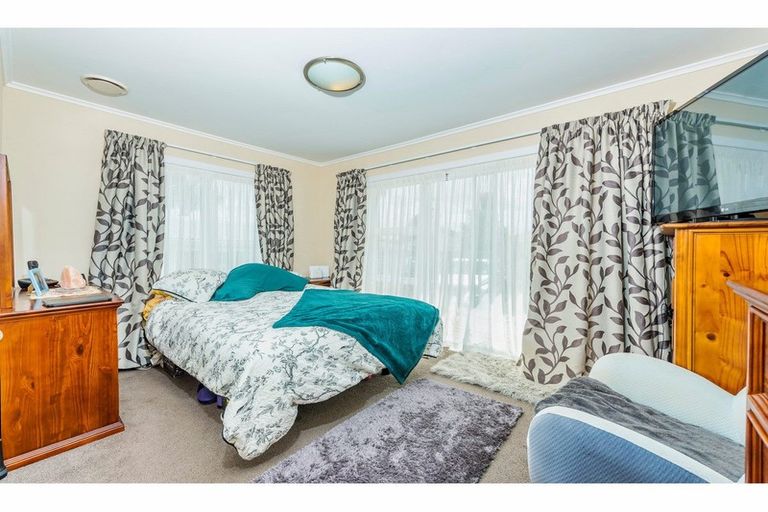 Photo of property in 14 Fairdene Avenue, Henderson, Auckland, 0610