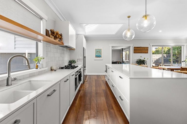 Photo of property in 30 Nobs Line, Strandon, New Plymouth, 4312