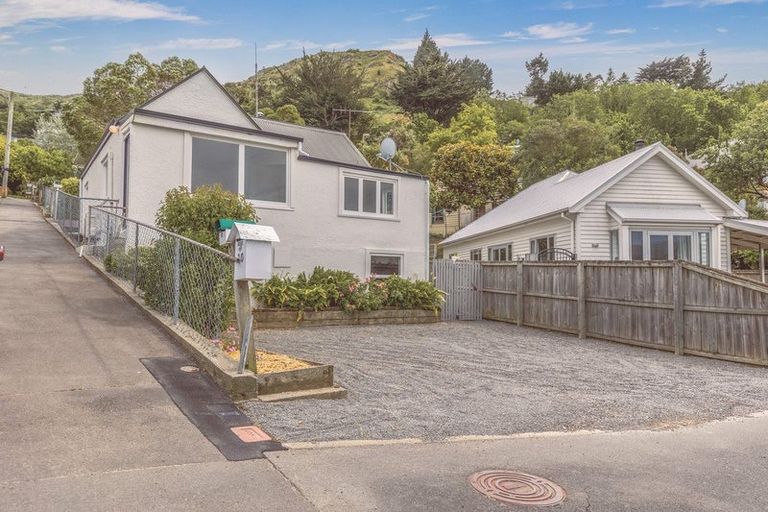 Photo of property in 24 Voelas Road, Lyttelton, 8082