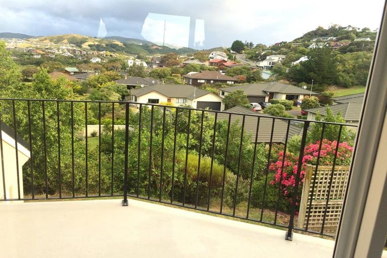Photo of property in 9 The Topdeck, Whitby, Porirua, 5024