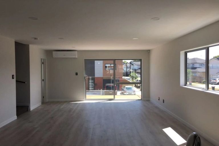 Photo of property in 4 Meritage Lane, Te Atatu South, Auckland, 0610