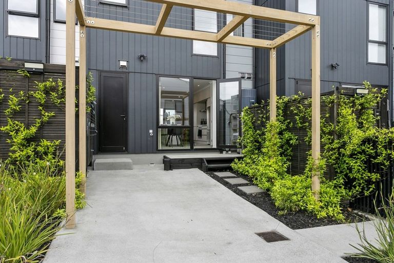 Photo of property in 18 Nugget Avenue, Hobsonville, Auckland, 0616