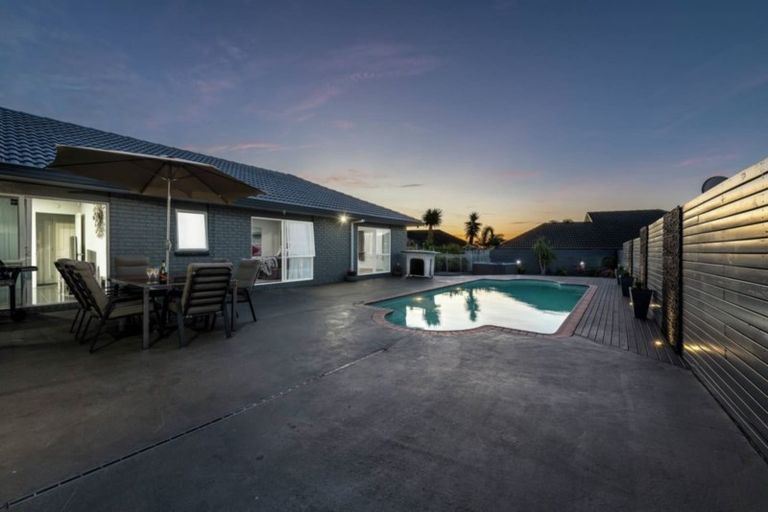 Photo of property in 6 John Brooke Crescent, East Tamaki Heights, Auckland, 2016