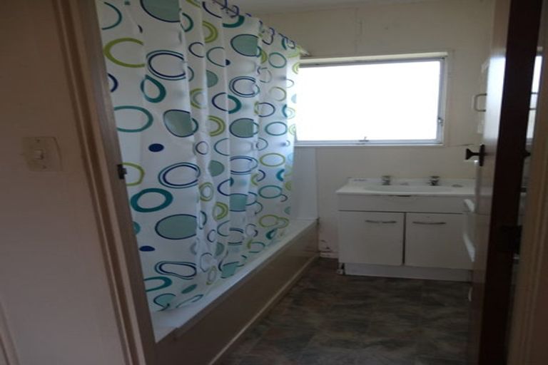 Photo of property in 2/95 Archers Road, Hillcrest, Auckland, 0629