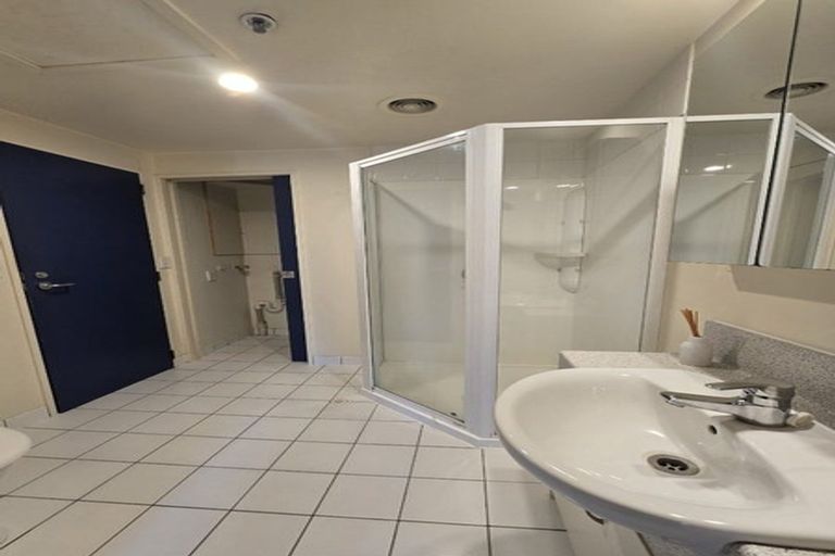 Photo of property in Terrace Heights Apartments, 9b/163 The Terrace, Wellington Central, Wellington, 6011