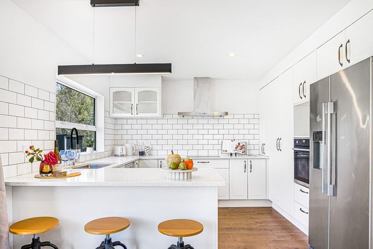 Photo of property in 28 Shah Place, Glen Eden, Auckland, 0602