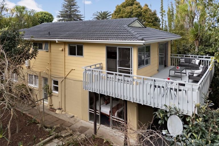 Photo of property in 1/21 Woodcote Drive, Glenfield, Auckland, 0629