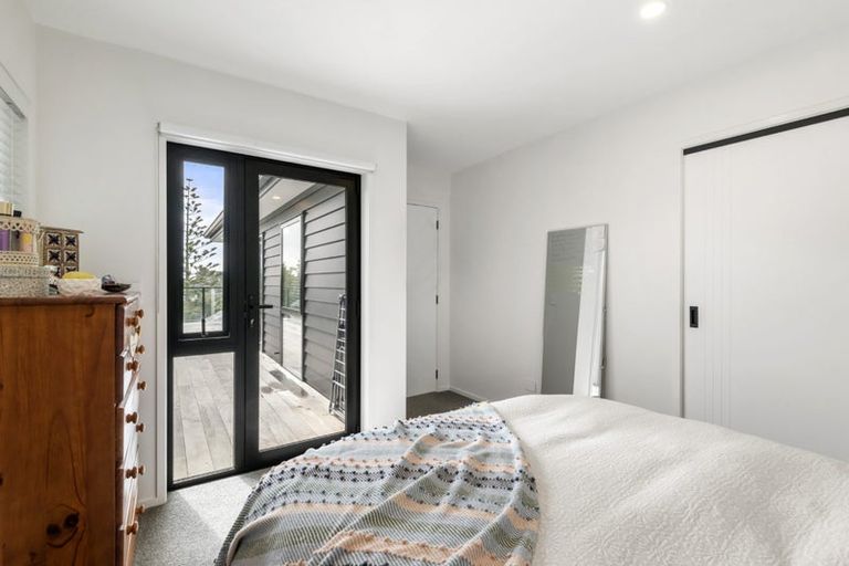 Photo of property in 5 Holiday Road, Stanmore Bay, Whangaparaoa, 0932