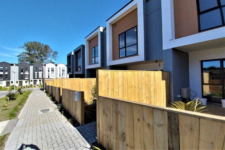 Photo of property in 26 Morihana Close, Glen Eden, Auckland, 0602